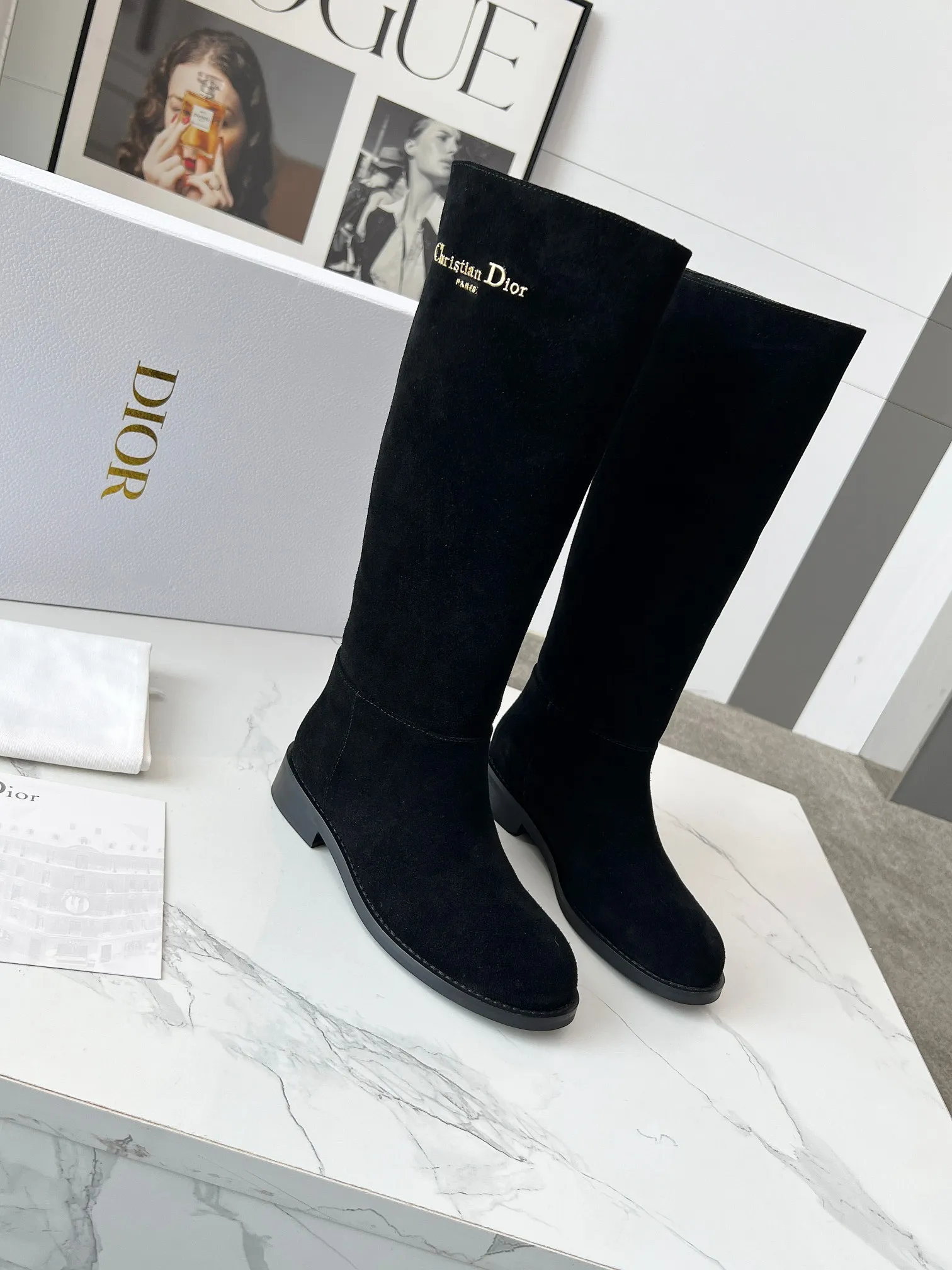 👟👟Ex-factory price 820👟👟 Dior 2025ss retro British style brogue new knight boots 👢👢 萱-shaped versatile thin feet yyds. The shape is three-dimensional and full, handsome and comfortable on the feet. A very retro style, full of aura single product, very novel design style, perfect details, cool and trendy 💯 trendy outsole, Inner lining: beef ribs Size: 35-40 (customized size 40-41)